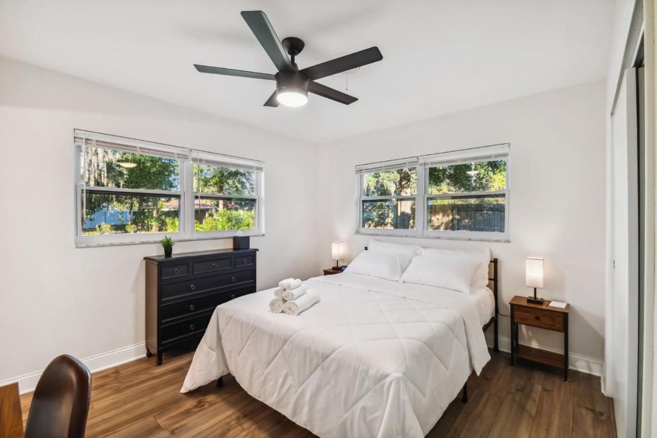 Plush Sheets, Games!, Huge Backyard, Massage Chair Tampa Luaran gambar